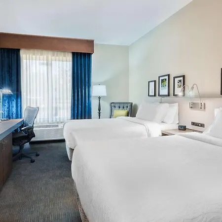 Hilton Garden Inn Westbury Exterior photo