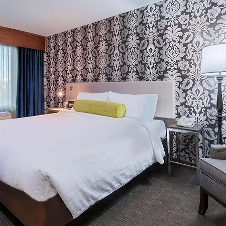 Hilton Garden Inn Westbury Exterior photo