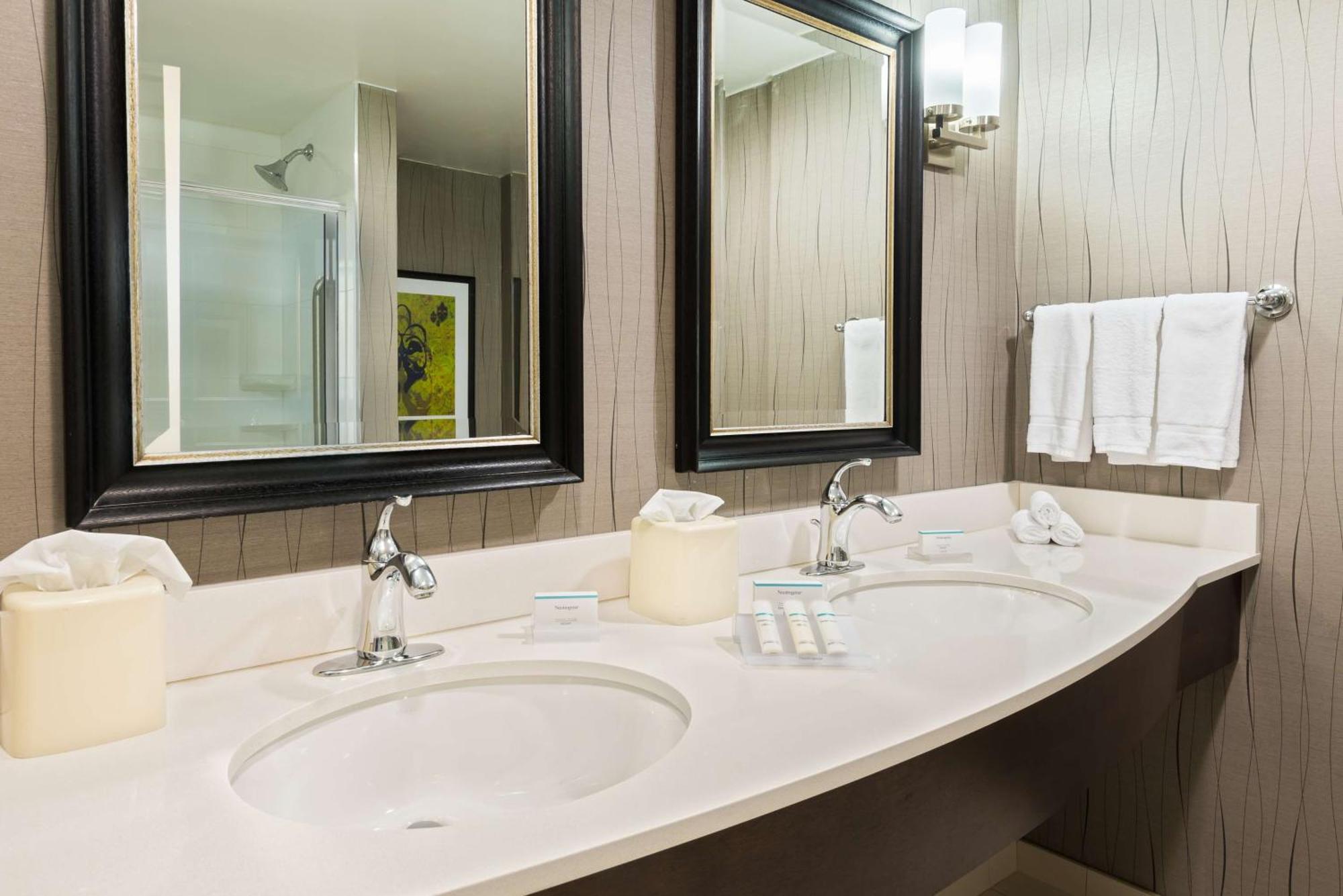 Hilton Garden Hotel 3*