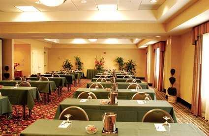 Hilton Garden Hotel 3*